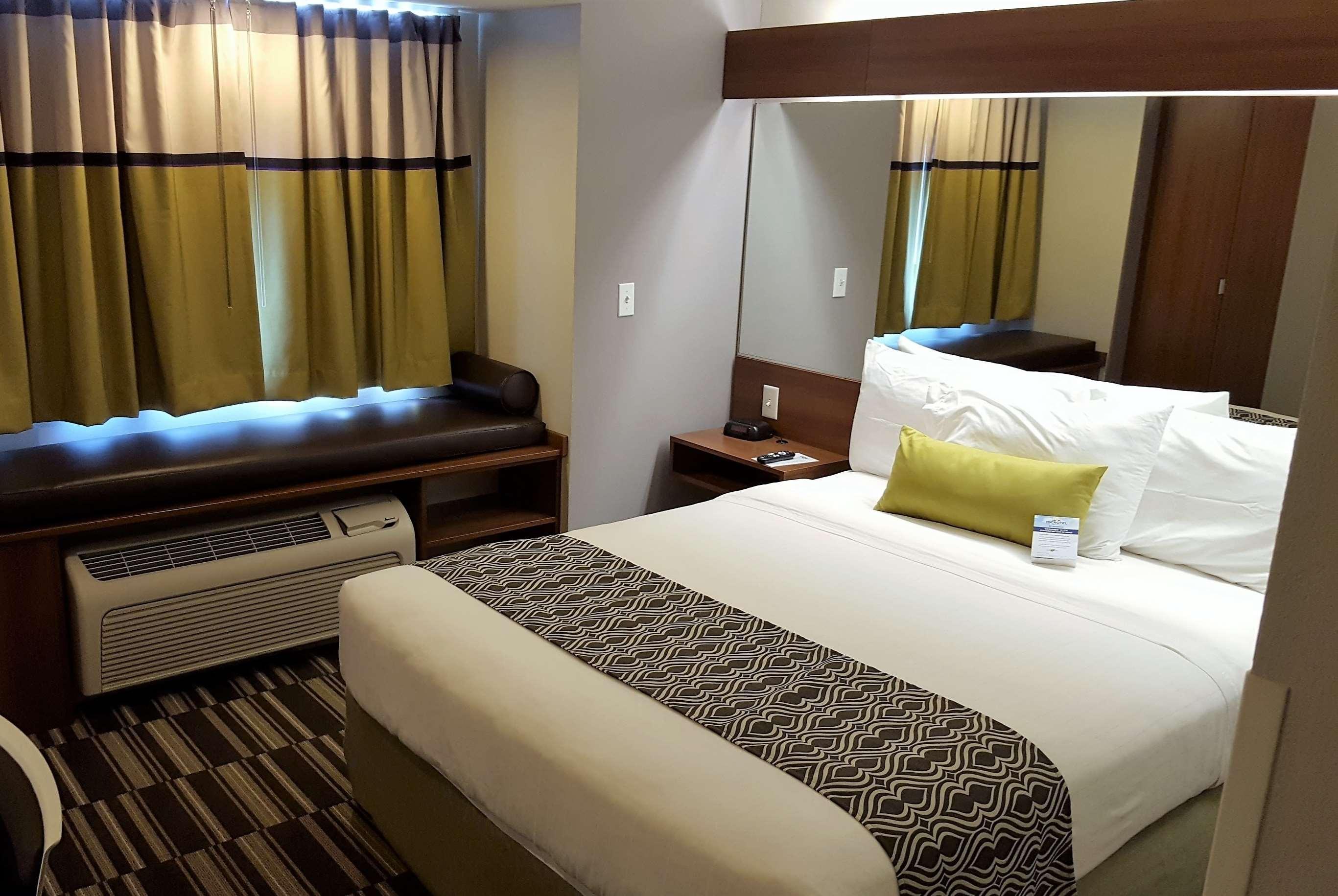 Microtel Inn & Suites By Wyndham Bellevue Bagian luar foto