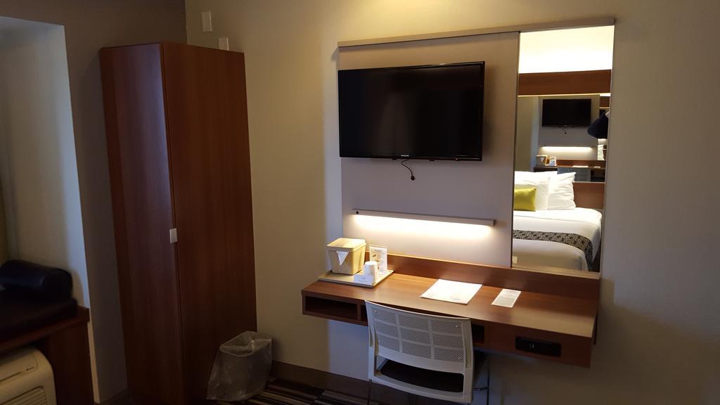 Microtel Inn & Suites By Wyndham Bellevue Bagian luar foto