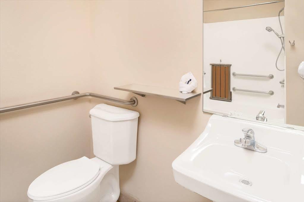 Microtel Inn & Suites By Wyndham Bellevue Bagian luar foto