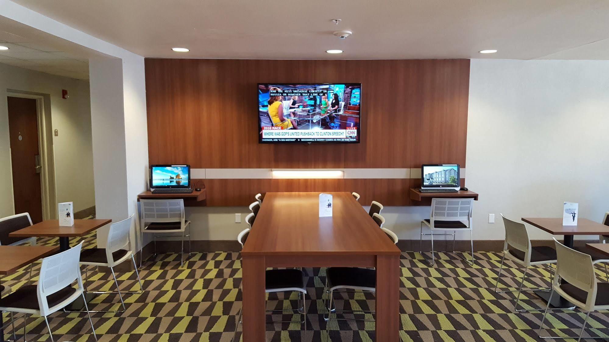 Microtel Inn & Suites By Wyndham Bellevue Bagian luar foto
